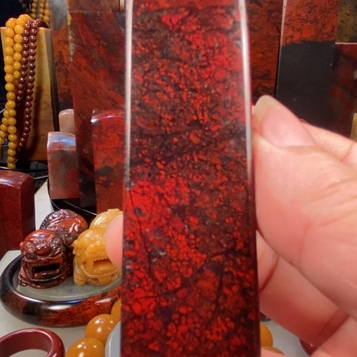 玉桂林鸡血红玉印