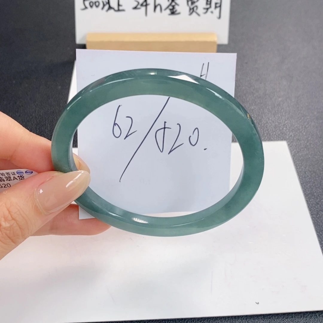 翡翠手镯未镶嵌天然翡翠