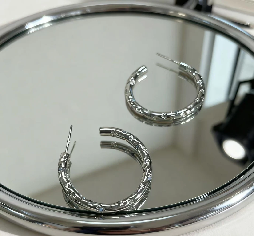 【越美丽】--V银意大利精工拉丝质感高级极简耳饰yx3918