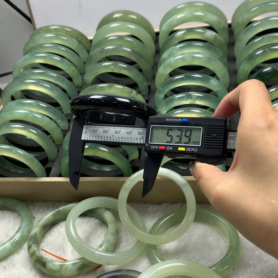 蛇纹石玉未镶嵌手镯142