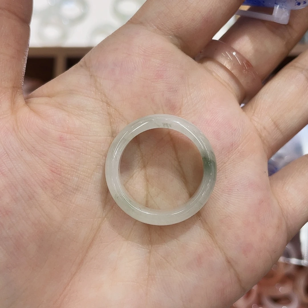 龙***凉石英质玉未镶嵌戒指