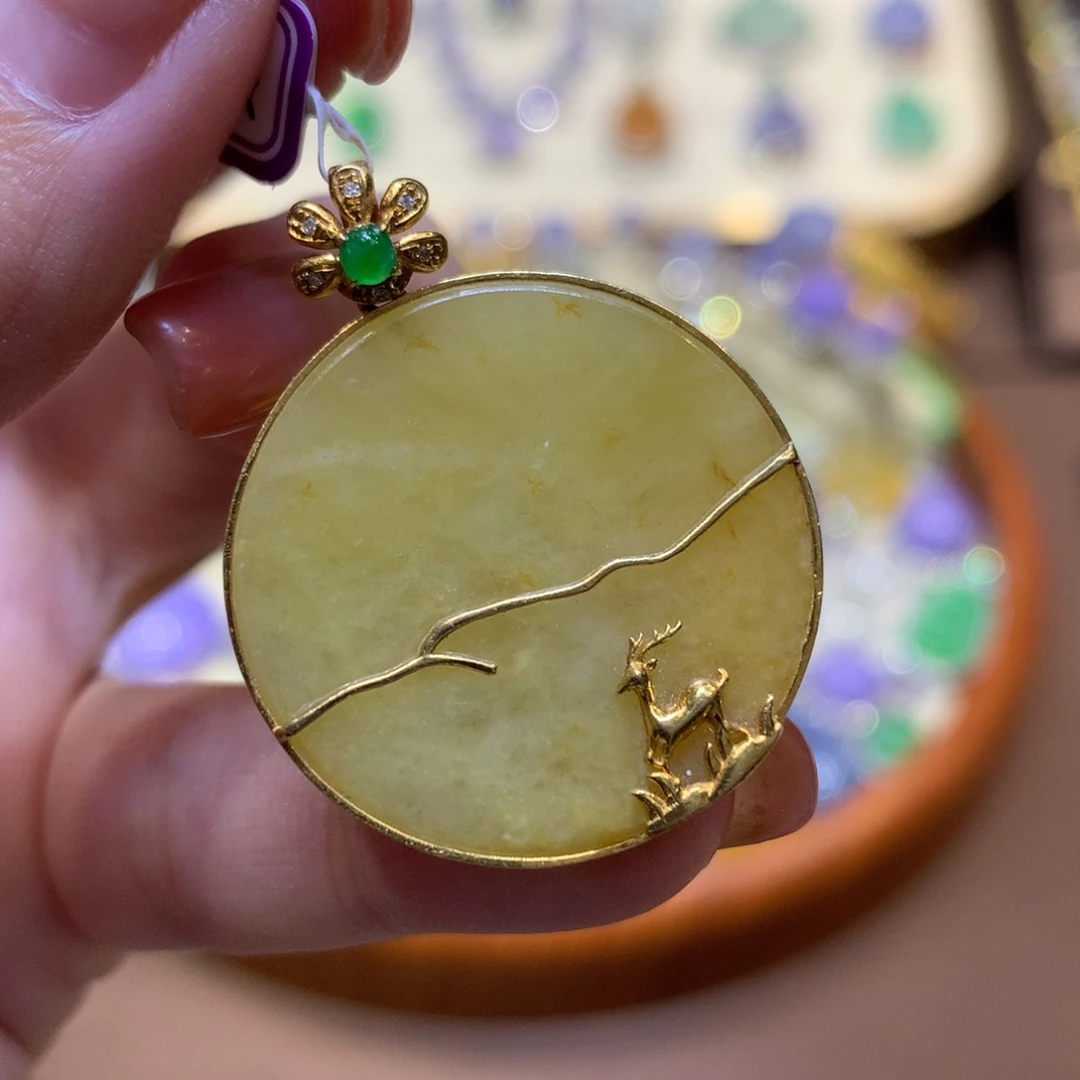 翡翠18K金镶嵌颈饰