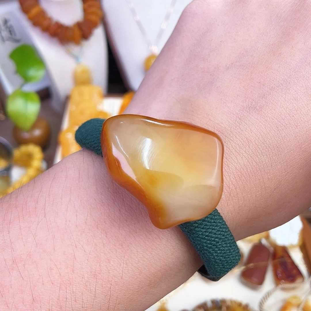 未镶嵌琥珀珠宝奇石