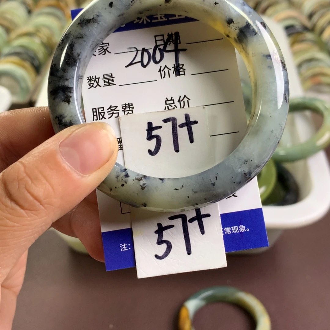 蛇纹石玉未镶嵌颈饰2004