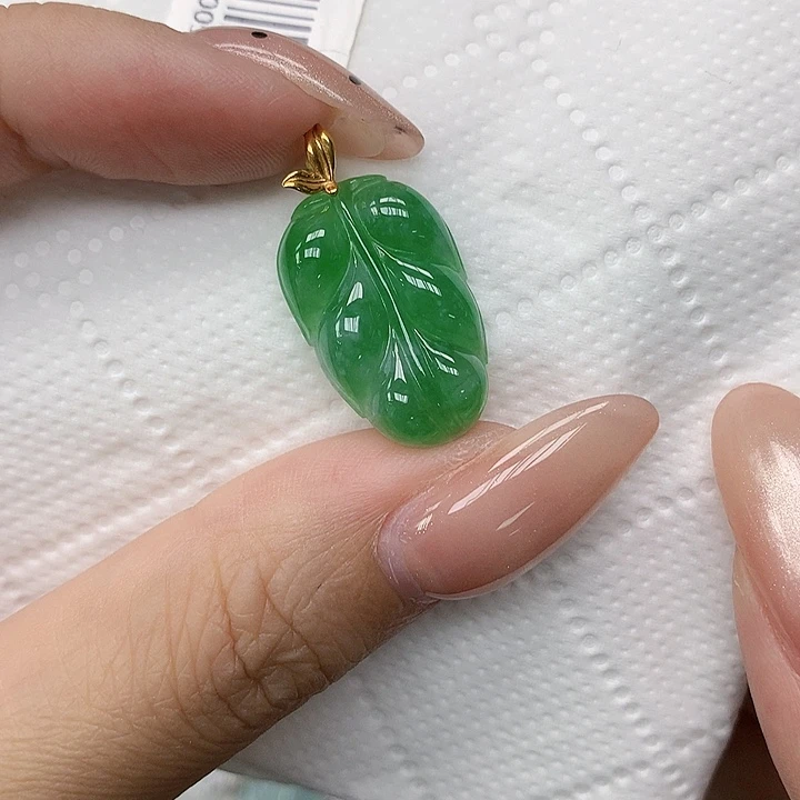 颈饰18K金镶嵌翡翠