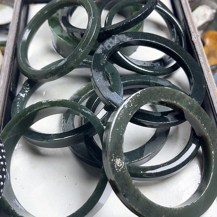 和田玉（糖玉）和田玉边角料9K金镶嵌小**妈