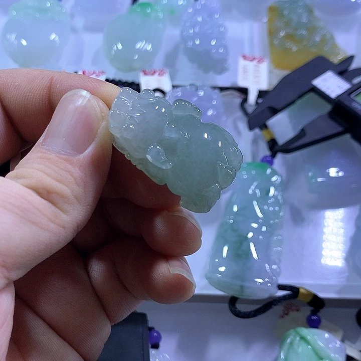 小***婷翡翠未镶嵌颈饰天然翡翠A货吊坠