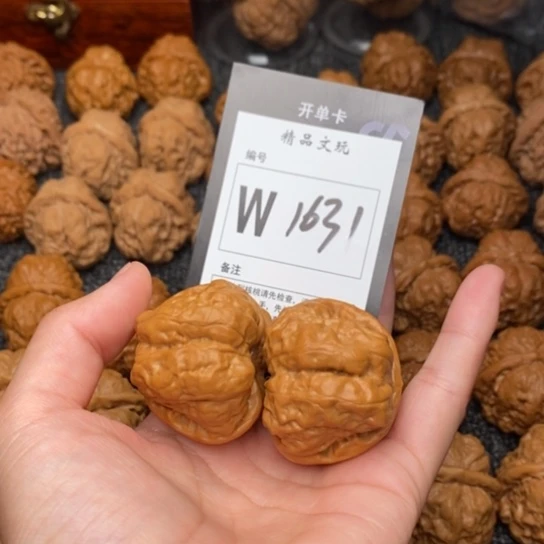 吊坠桃核s**g我是第一百40