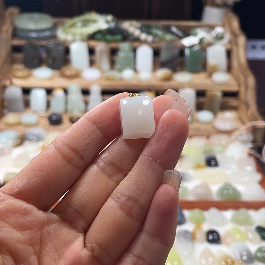 和田玉18K金镶嵌吊坠(赠链)