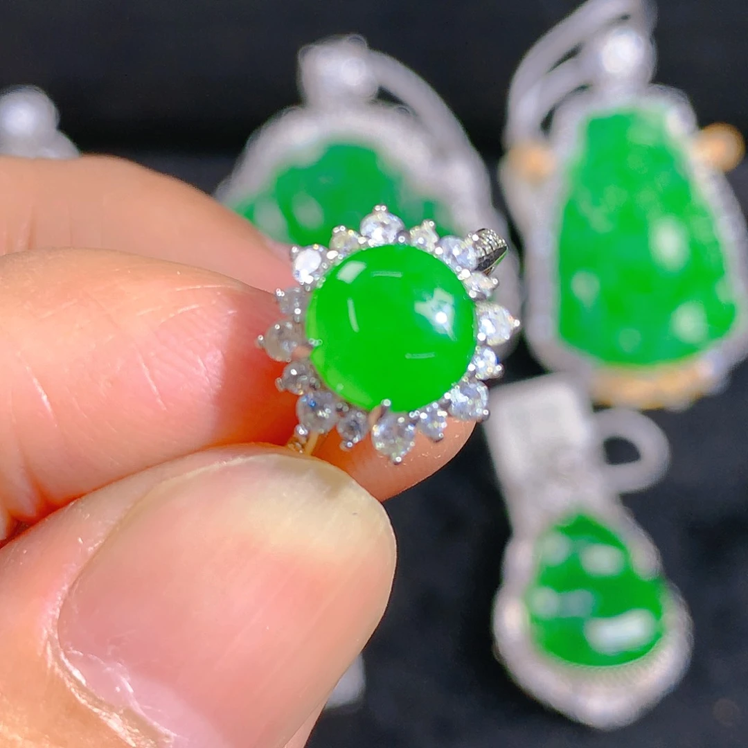 翡翠颈饰银S925镶嵌戒指