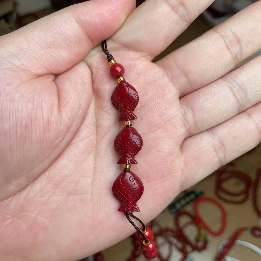 含辰砂工艺品精工手编搭配雕刻三条小鱼手机扣挂件