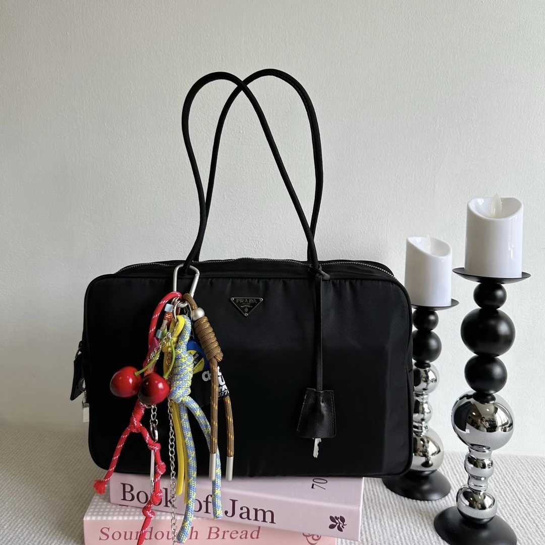 95新 Prada/普拉达 降落伞黑色尼龙plume单肩包