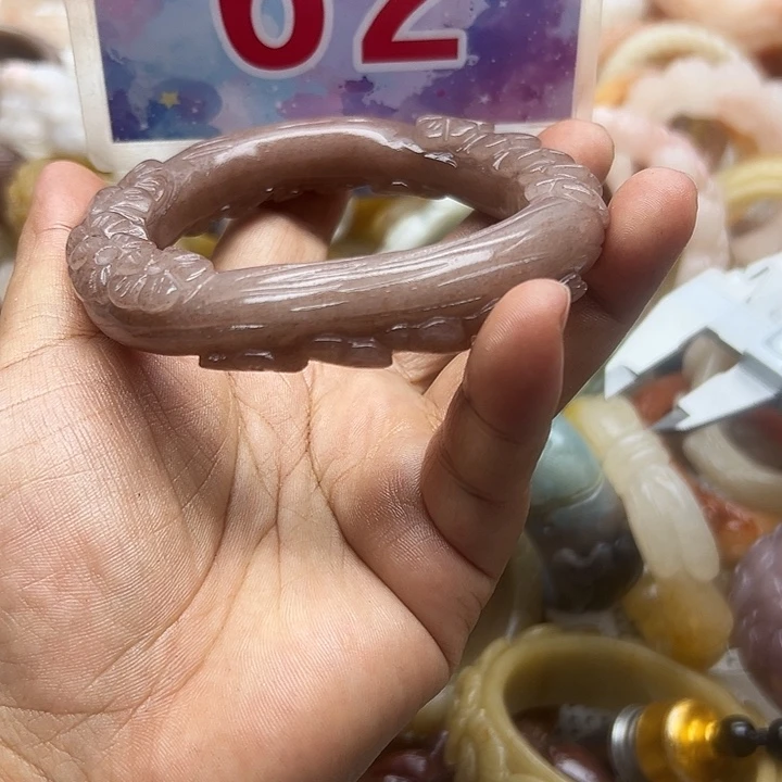 未镶嵌手镯石英岩玉