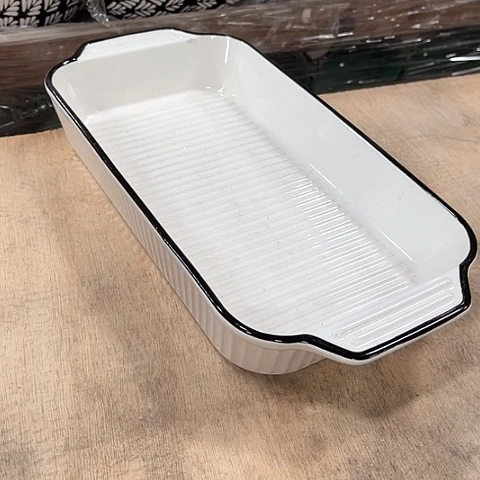 微瑕，不能明火，口径27，宽15，高4烤盘一个