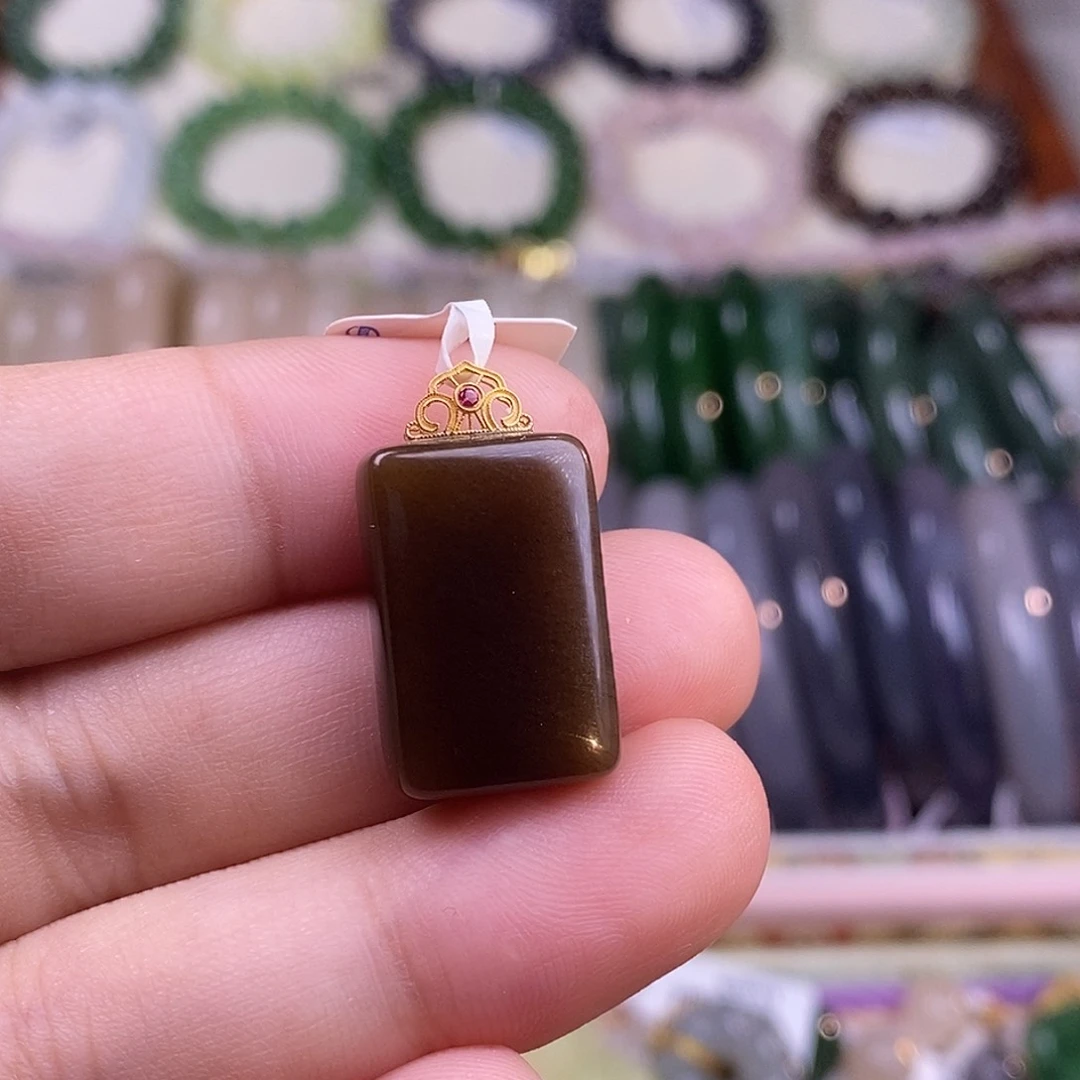 颈饰未镶嵌和田玉新疆且末糖料老矿金镶无事牌吊坠