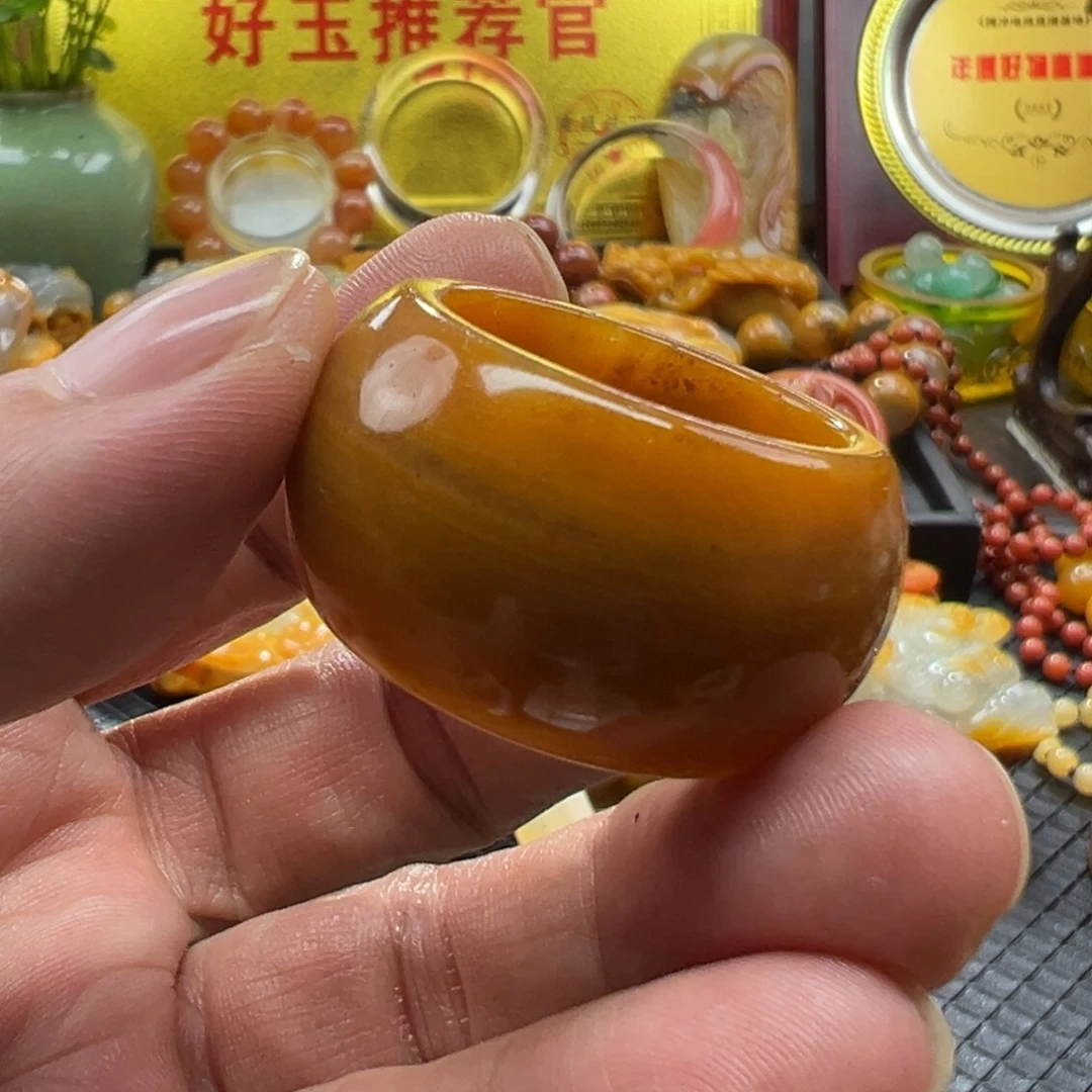 颈饰未镶嵌石英质玉