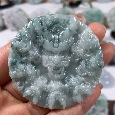 翡翠颈饰未镶嵌九龙牌福利