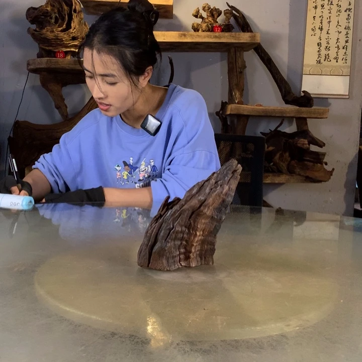 壹***7天然的云南紫柚木会黄水