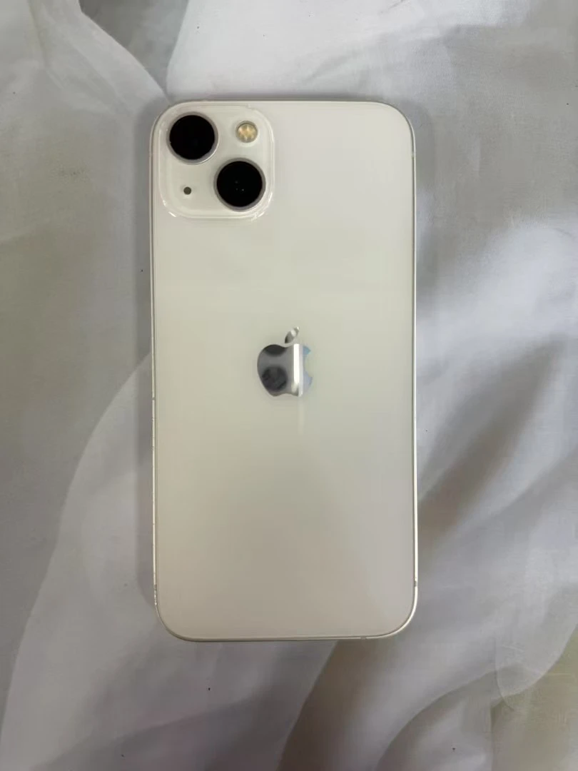 9新 Apple/苹果 苹果13 128G国行双卡，成色小花白色
