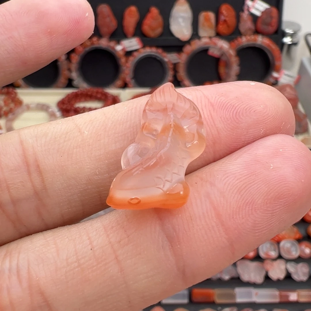 南红玛瑙未镶嵌颈饰锦鲤
