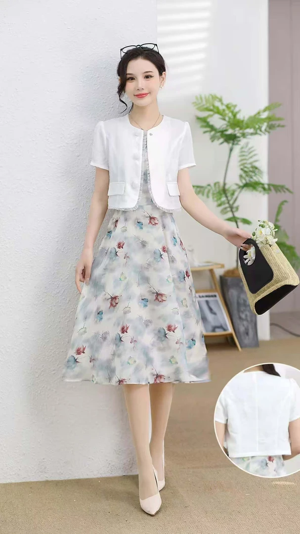 新款设计感荷叶花边短款修身珍珠纽扣套头小衬衫