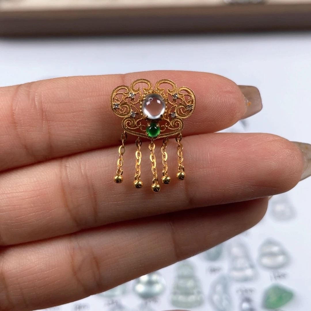 颈饰18K金镶嵌翡翠