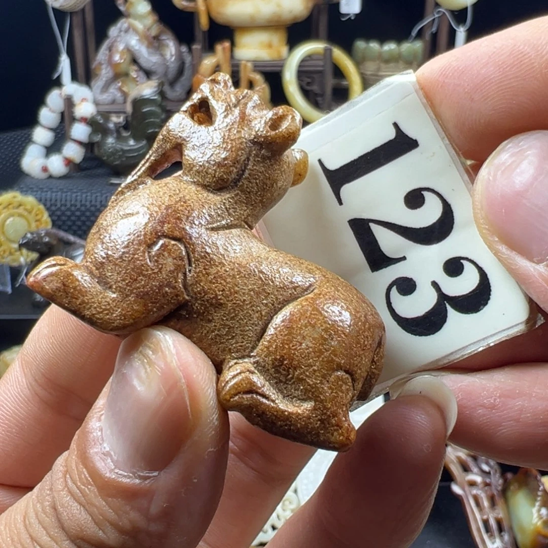 和田玉未镶嵌把件