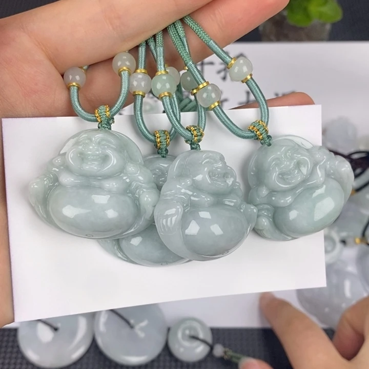 翡翠未镶嵌颈饰佛公多样性发其一