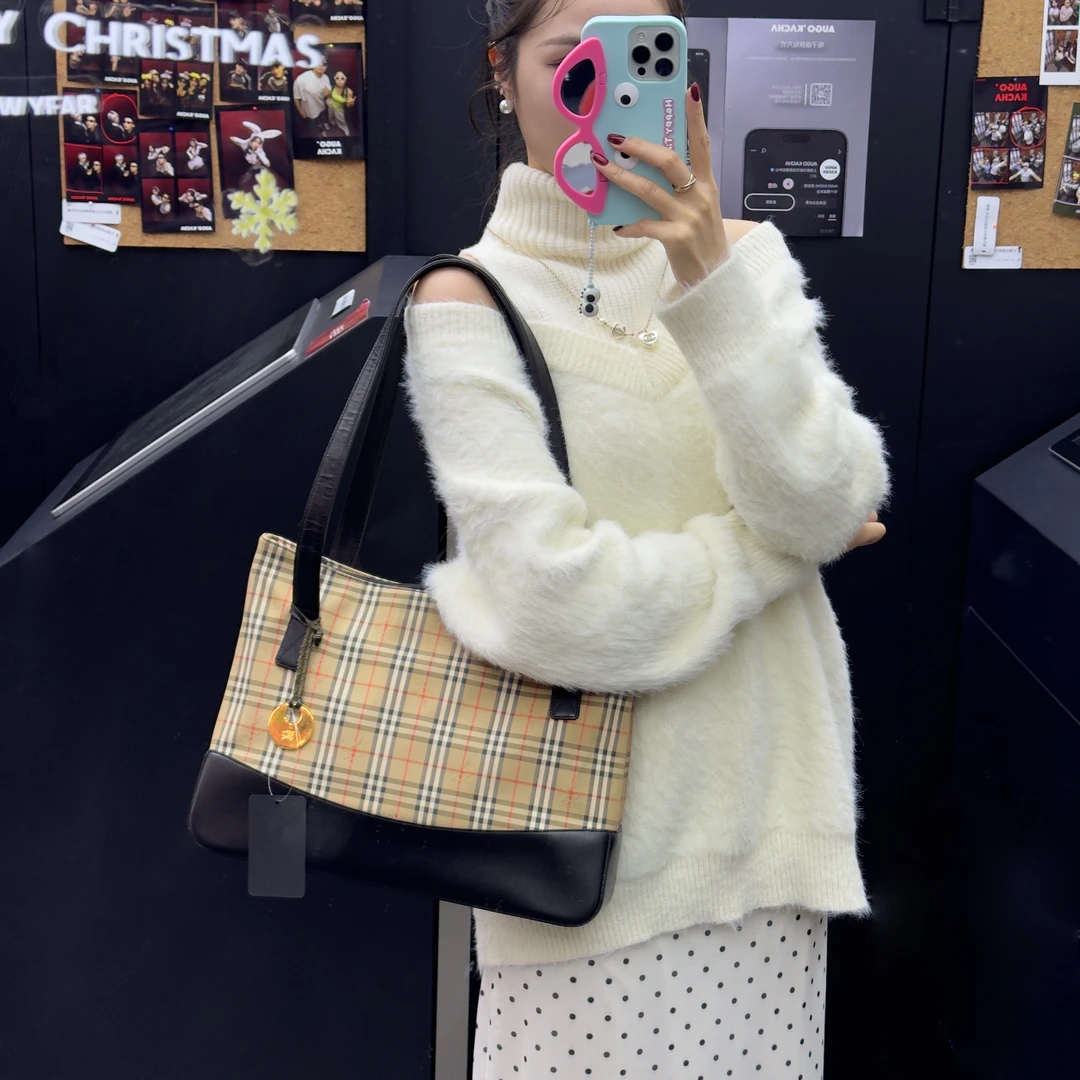 95新 BURBERRY/博柏利 K317巴宝莉黑底托特单肩包时尚女士真皮