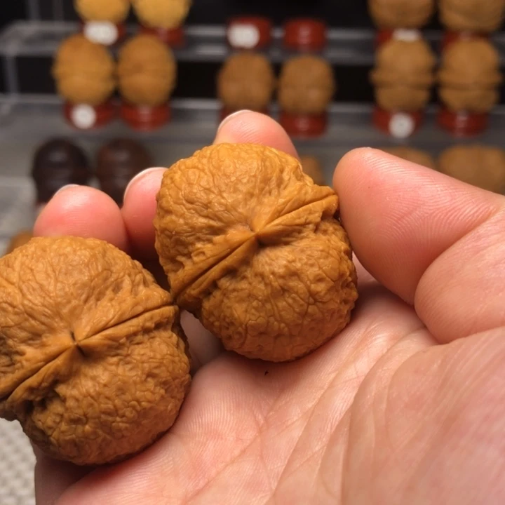 文玩核桃把件4铁绣球