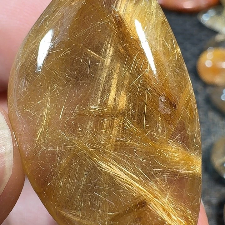 小***斌未镶嵌颈饰水晶好
