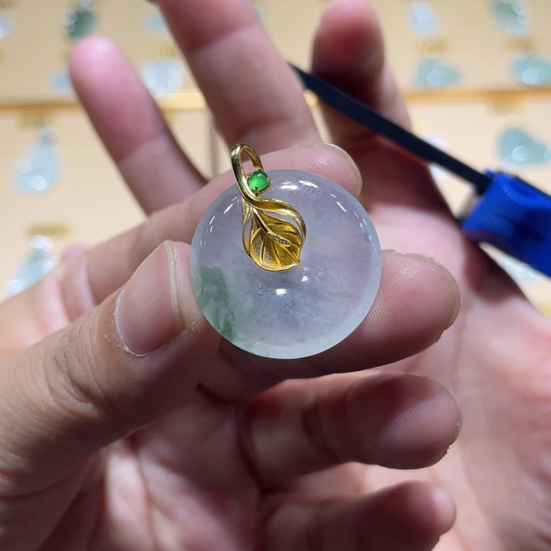 颈饰18K金镶嵌翡翠