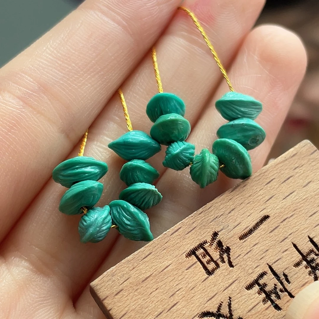 绿松石未镶嵌颈饰