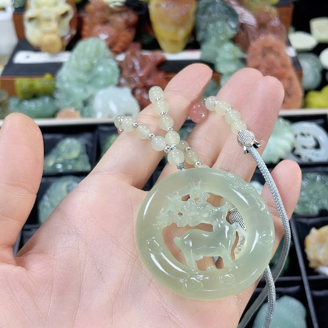 蛇纹石玉颈饰未镶嵌