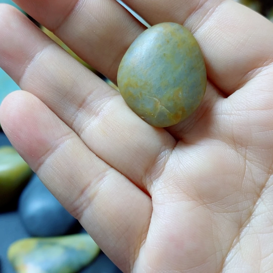 和田玉（糖玉）未镶嵌珠宝奇石