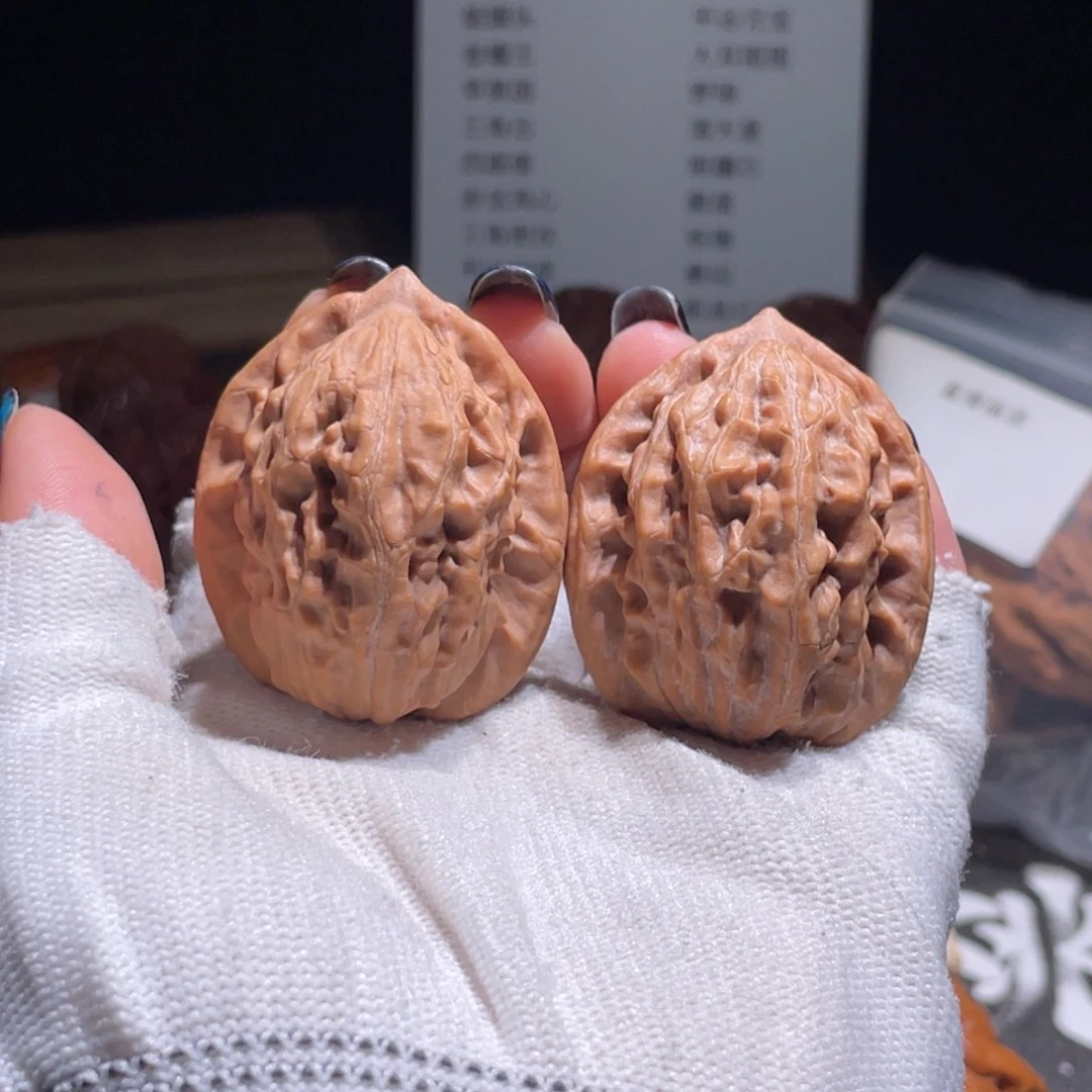 文玩核桃吊坠36.37大红袍3100