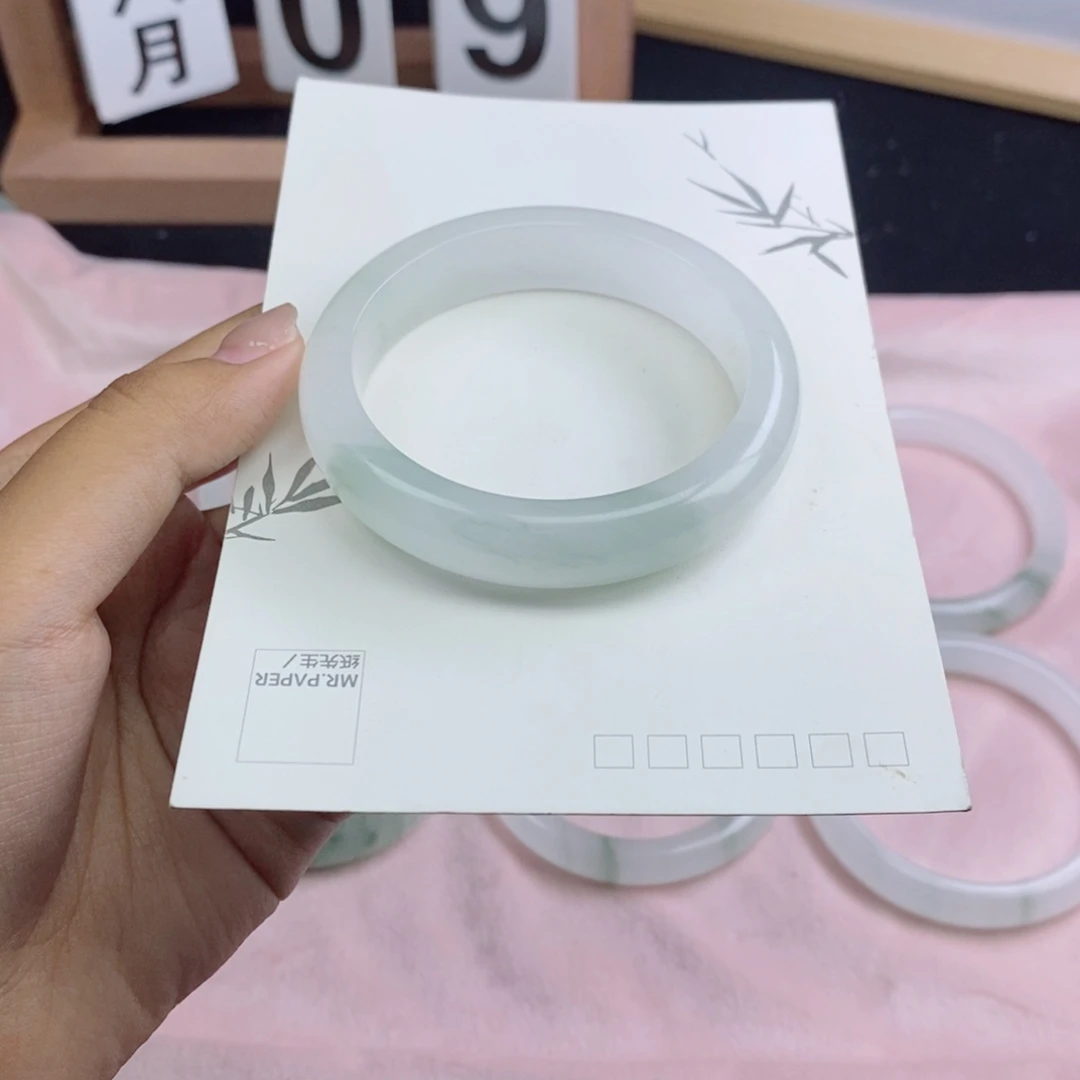 L***雅石英质玉手镯未镶嵌