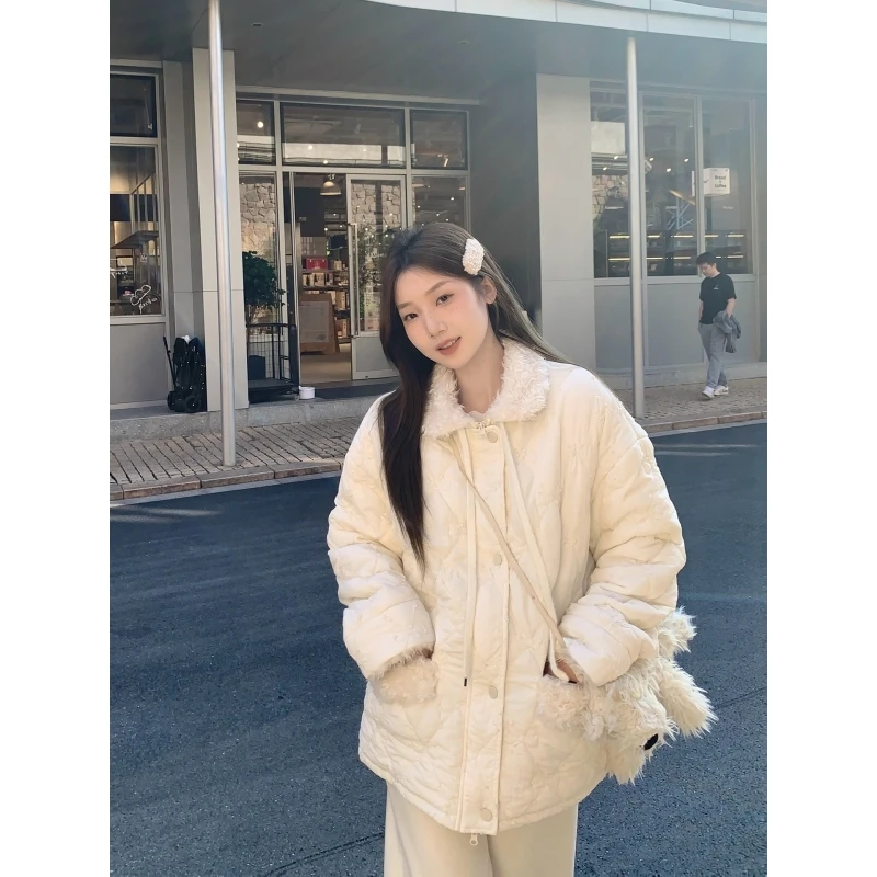 乌77杏色菱格糕糕毛翻领棉服外套女冬季高级感珊瑚绒保暖加厚棉衣