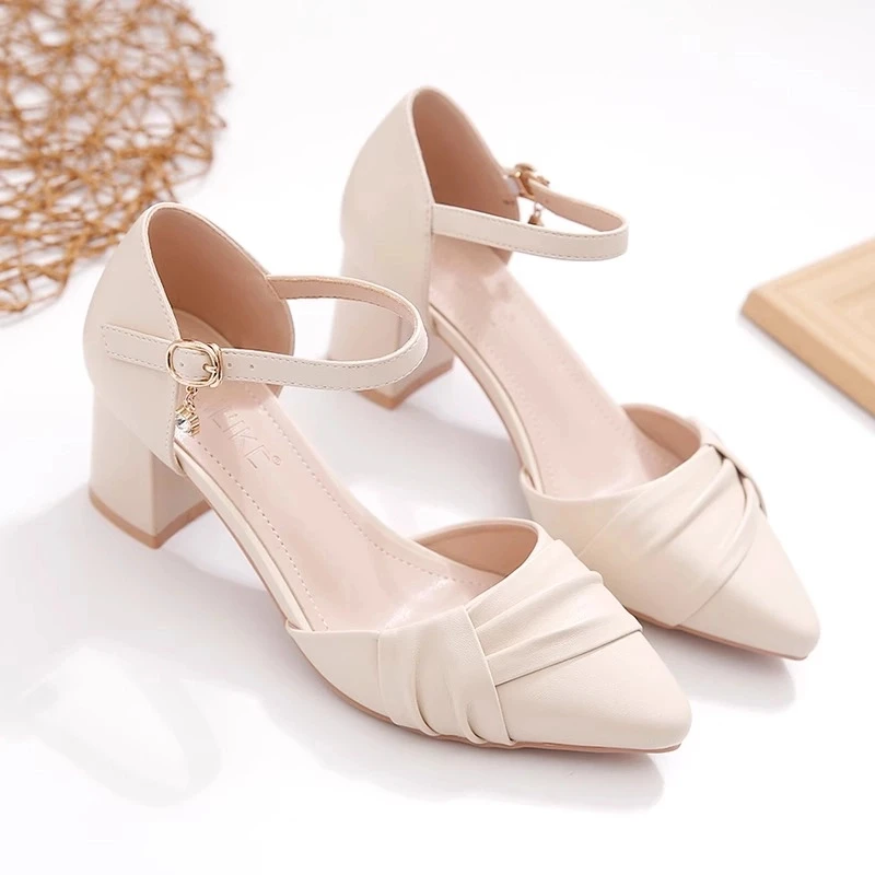 G包头凉鞋夏季2025新款一字带粗跟尖头高跟鞋女软底中跟气质单鞋