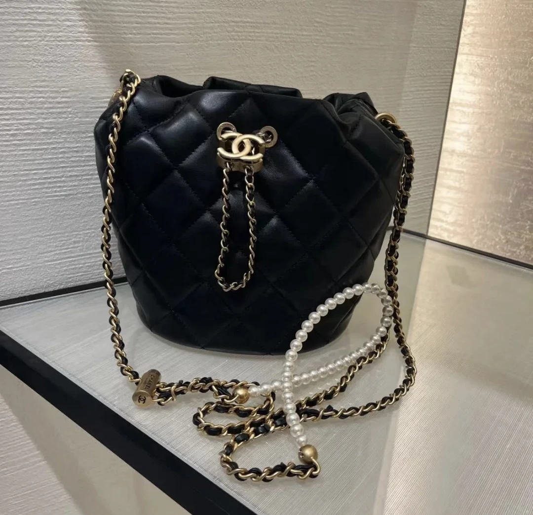 95新 Chanel/香奈儿 98新 奢总管/珍珠水桶包/芯片