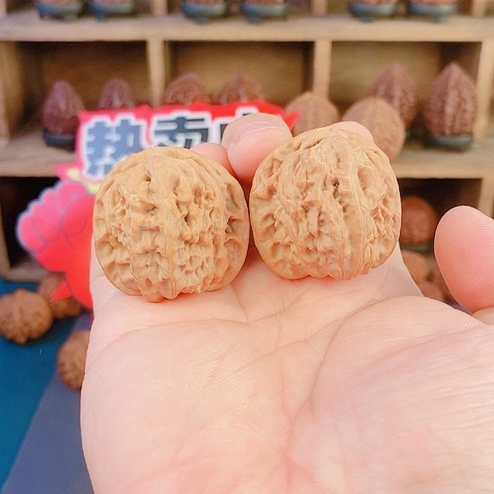 文玩核桃吊坠81白狮子