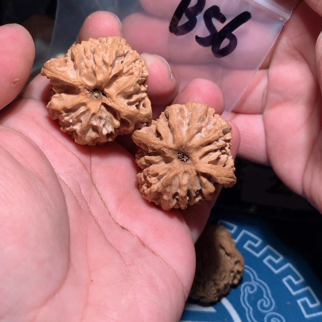 文玩核桃吊坠?****曼苹果园 b56