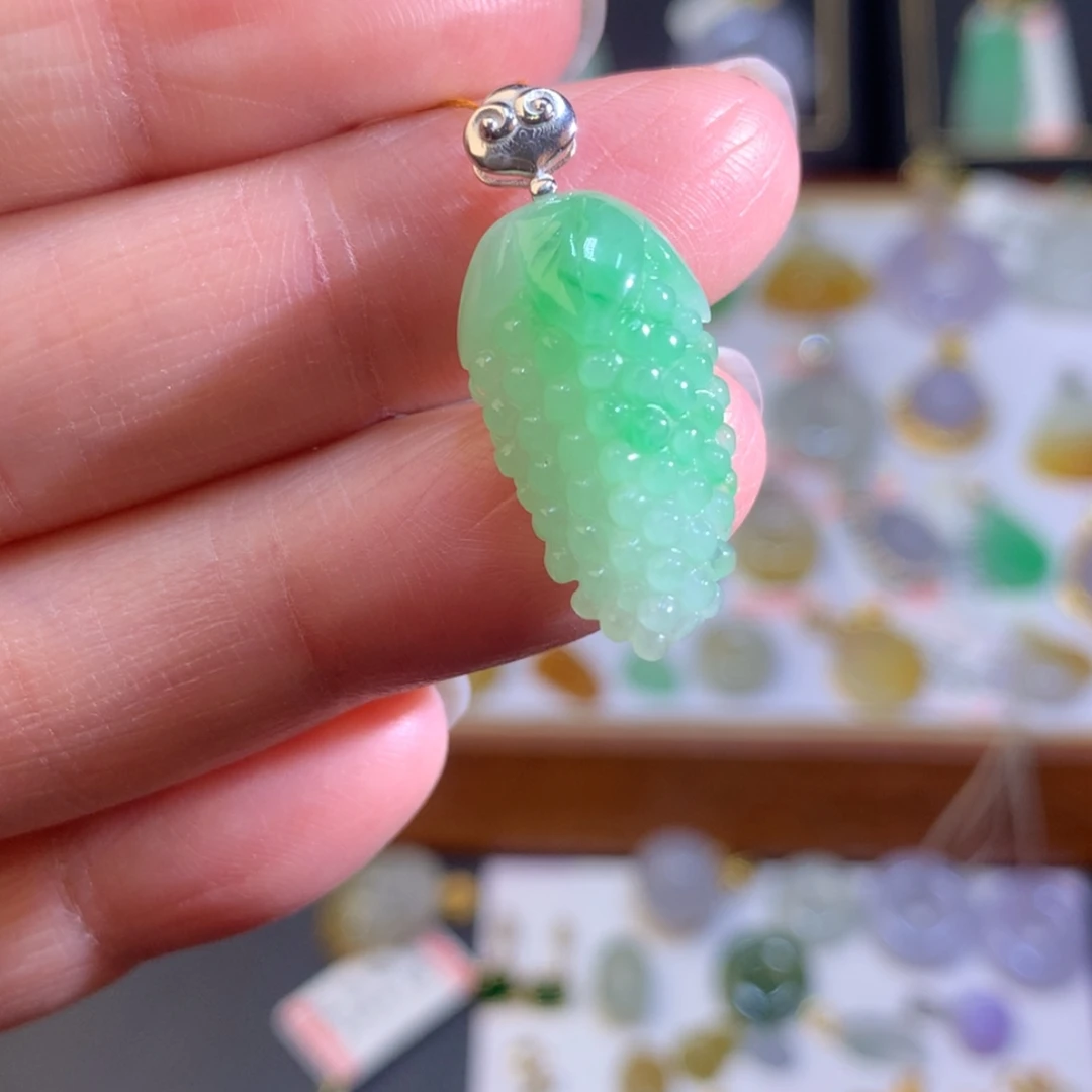 翡翠18K金镶嵌颈饰