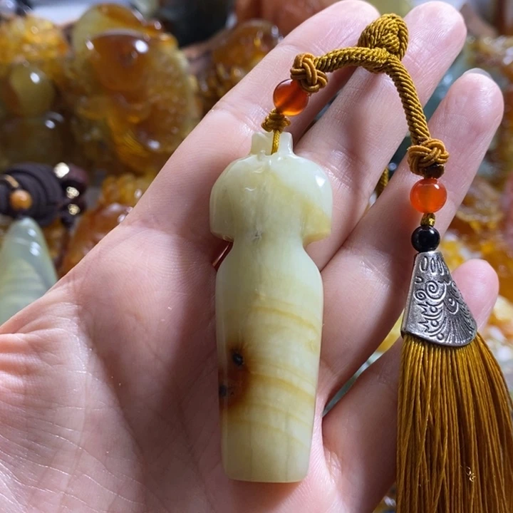 蛇纹石玉颈饰未镶嵌