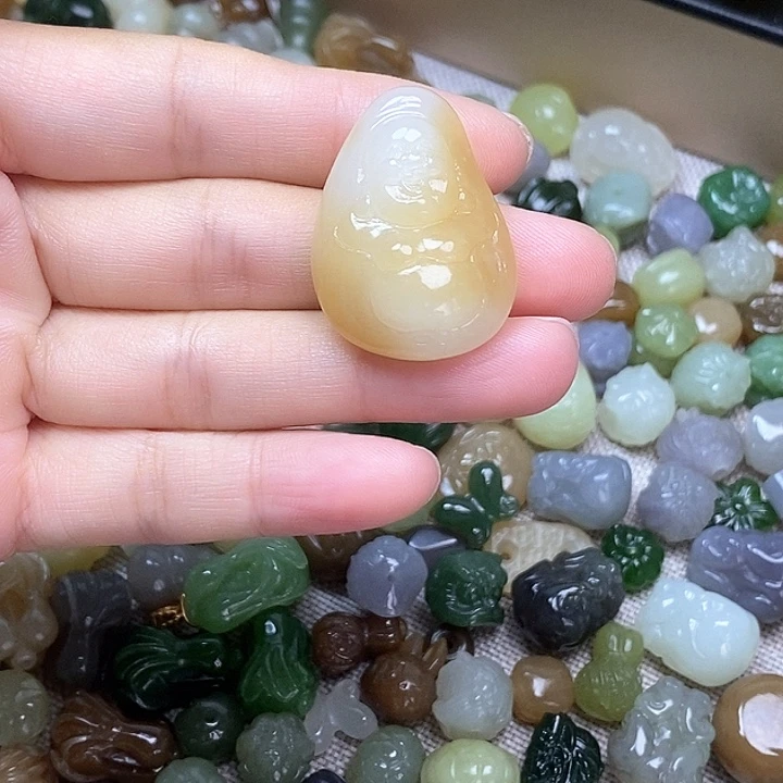 未镶嵌和田玉挂件