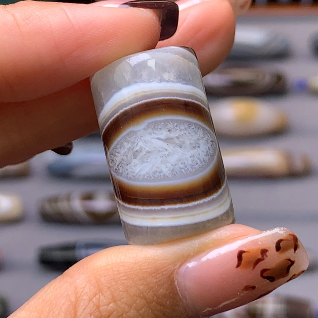 未镶嵌颈饰玛瑙/玉髓花**叔