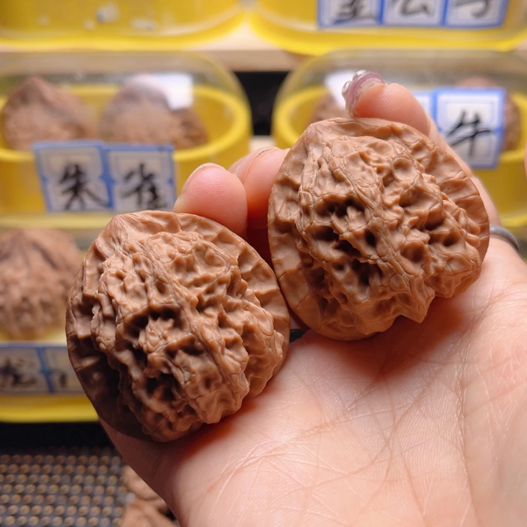 文玩核桃把件梨木台