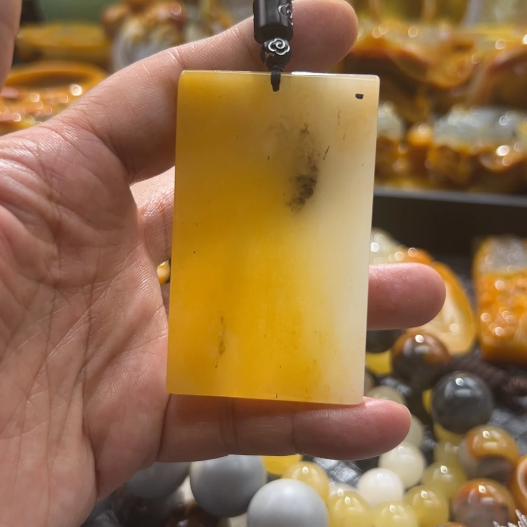 石英质玉未镶嵌颈饰