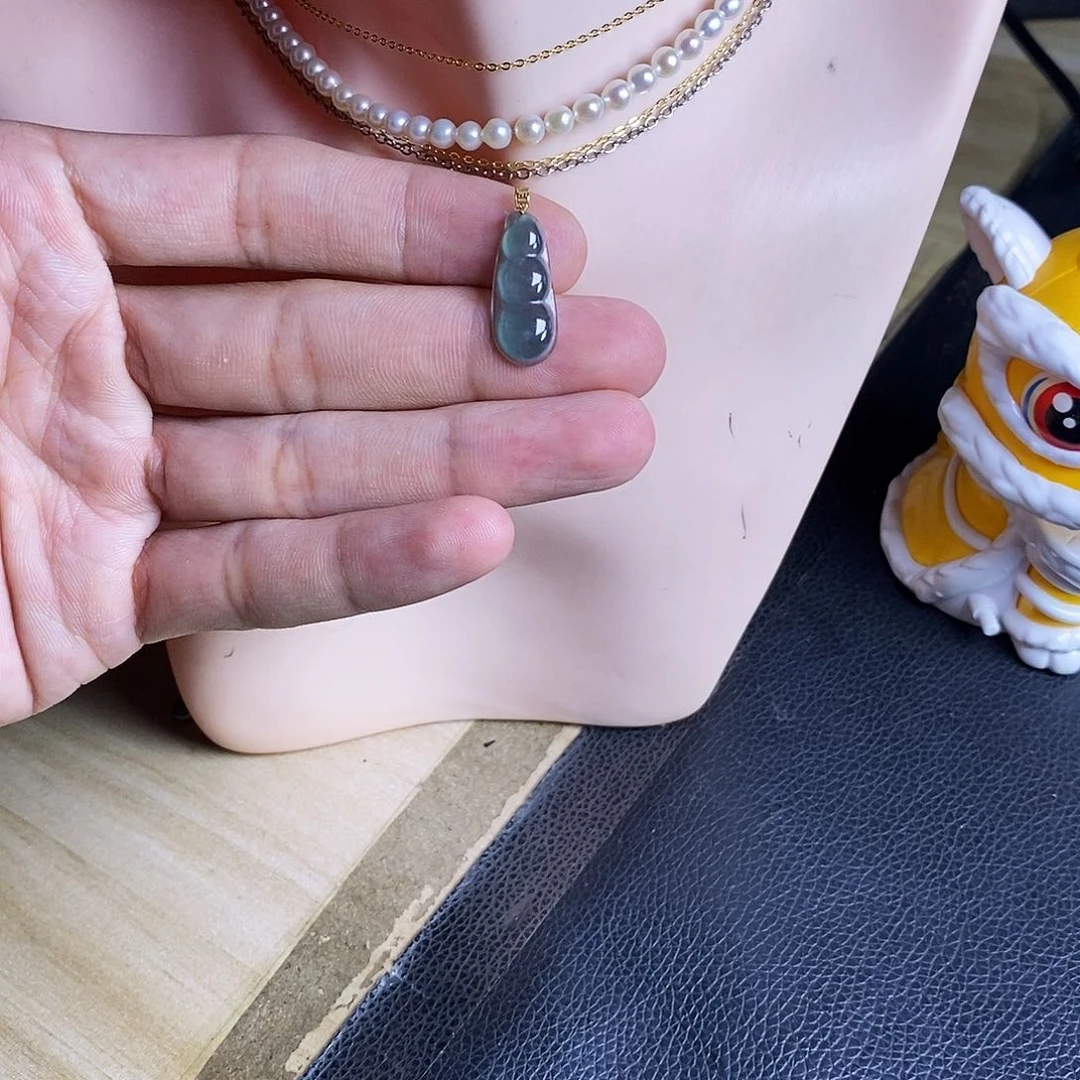 颈饰18K金镶嵌翡翠