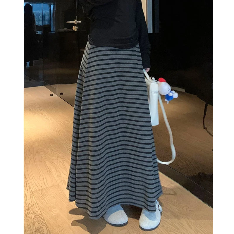 慵懒松弛感条纹半身裙女秋冬季新款百搭高腰显瘦垂感a字大摆长裙